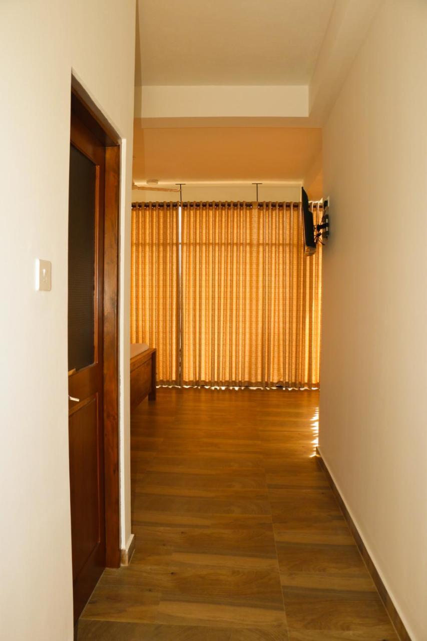 Chaaya Inn Hotel Хиккадува Экстерьер фото