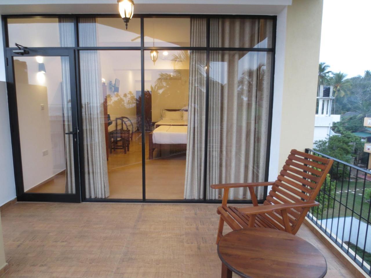 Chaaya Inn Hotel Хиккадува Экстерьер фото