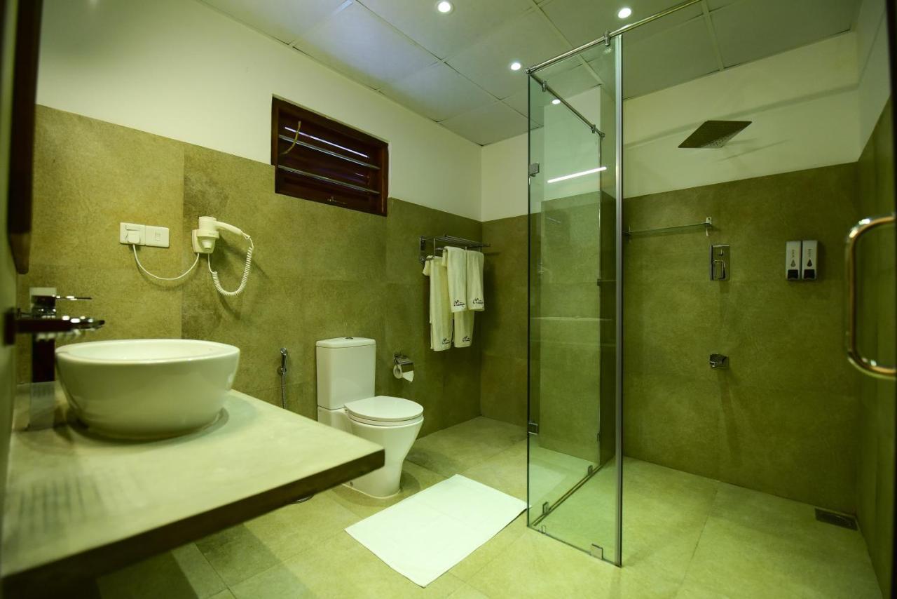 Chaaya Inn Hotel Хиккадува Экстерьер фото