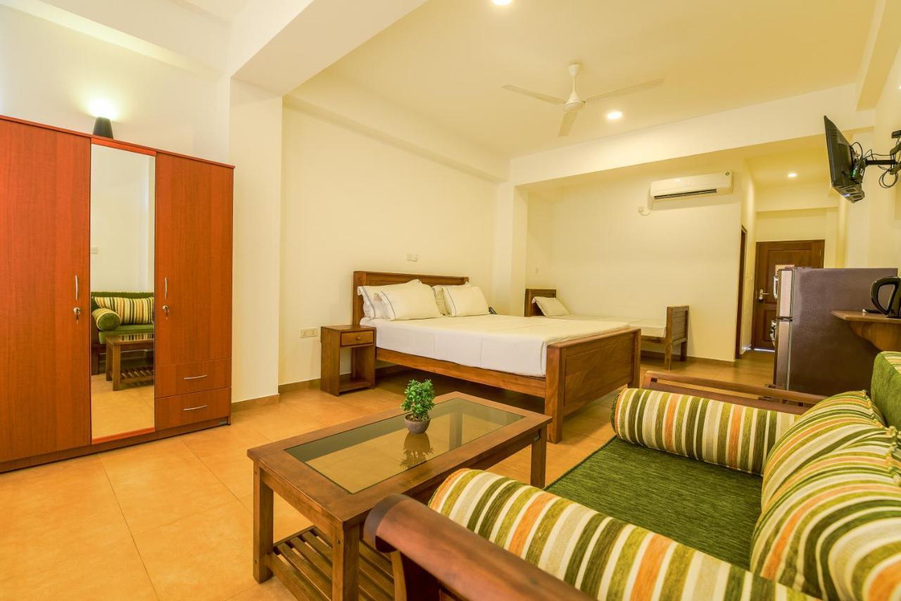 Chaaya Inn Hotel Хиккадува Экстерьер фото