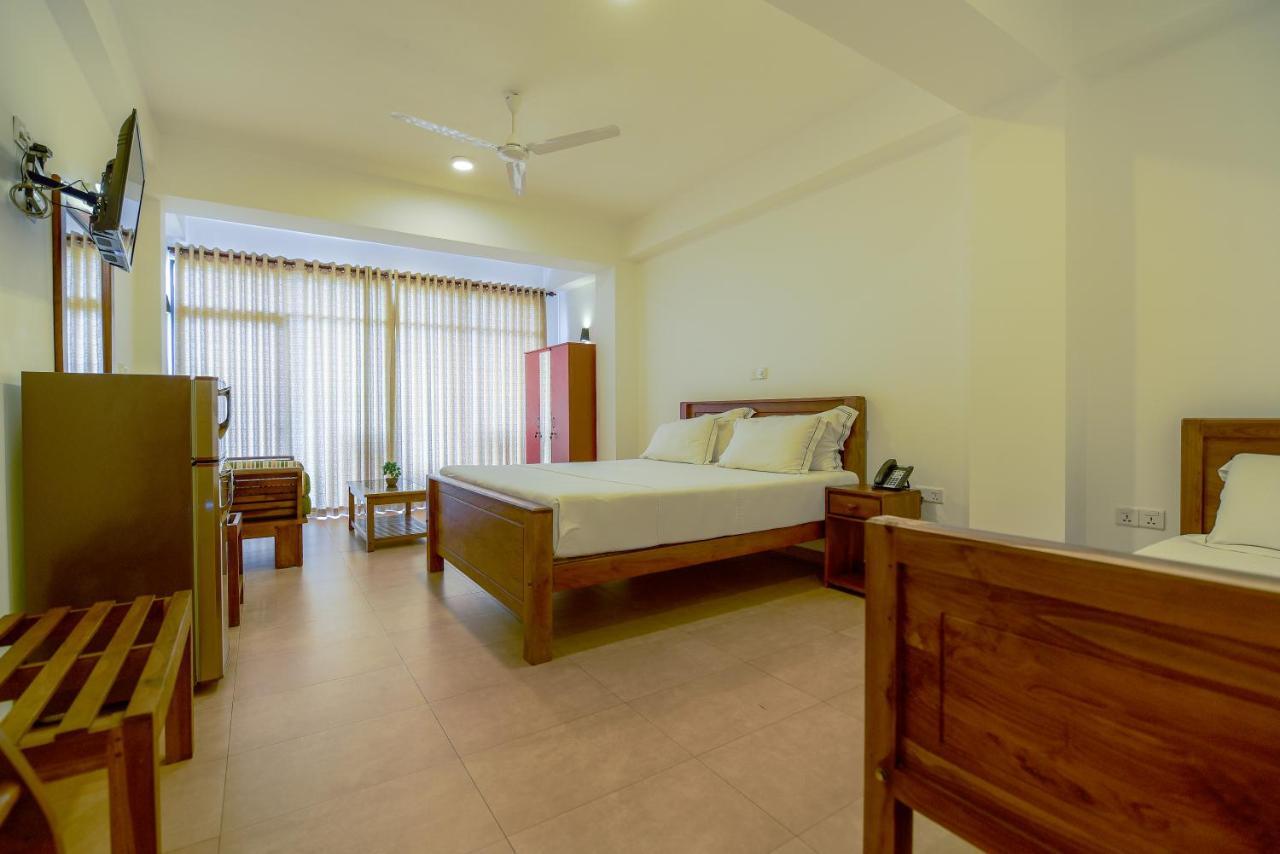 Chaaya Inn Hotel Хиккадува Экстерьер фото