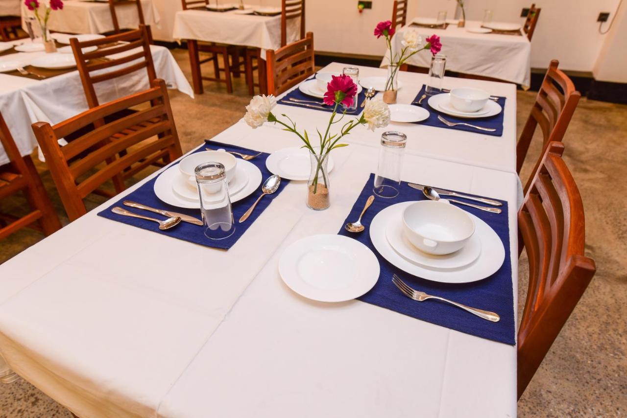 Chaaya Inn Hotel Хиккадува Экстерьер фото