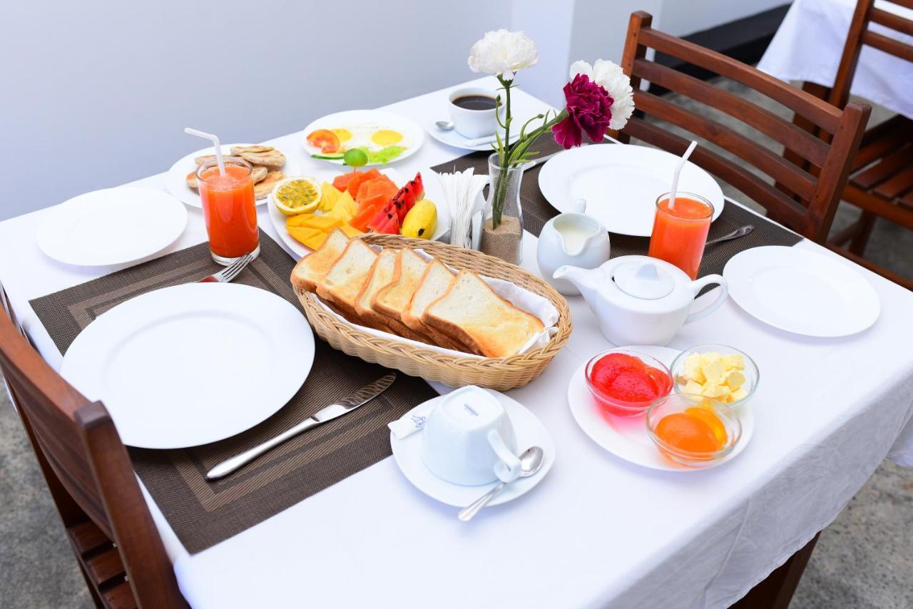 Chaaya Inn Hotel Хиккадува Экстерьер фото