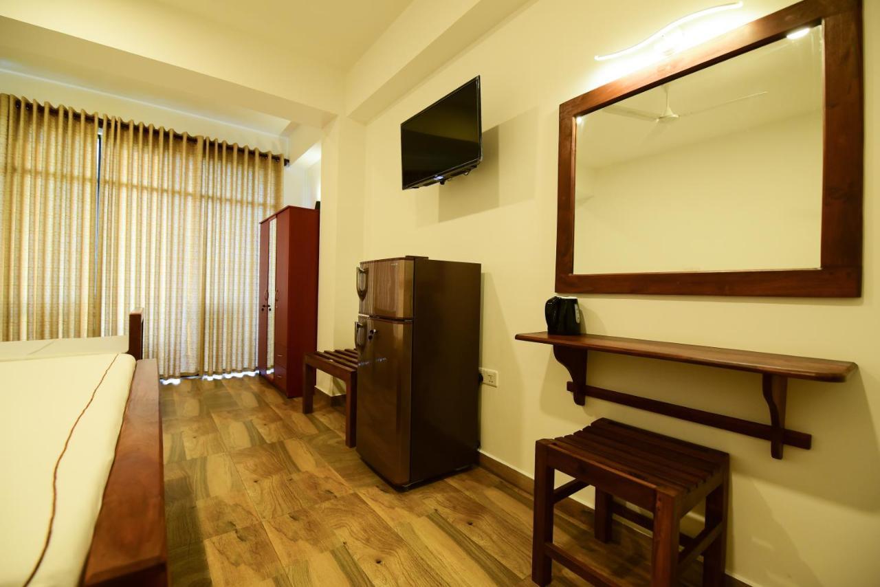 Chaaya Inn Hotel Хиккадува Экстерьер фото