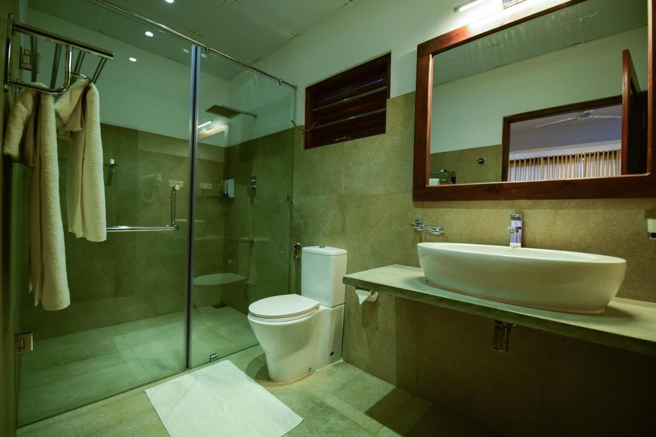 Chaaya Inn Hotel Хиккадува Экстерьер фото