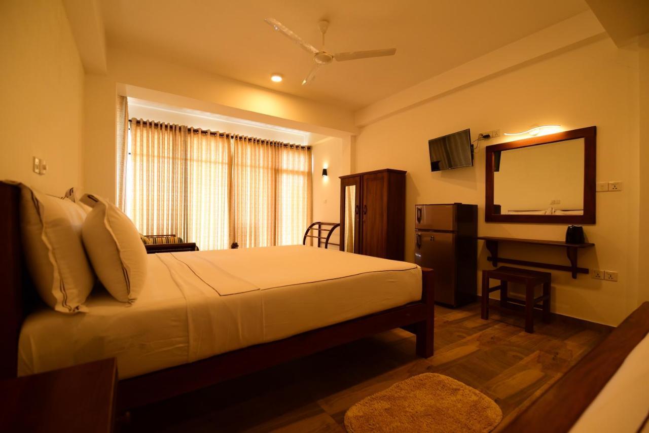 Chaaya Inn Hotel Хиккадува Экстерьер фото