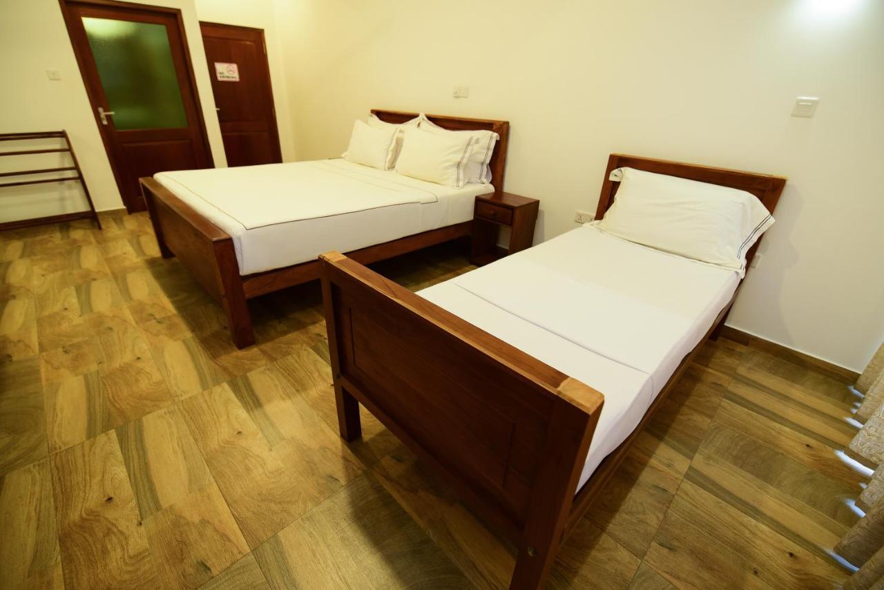 Chaaya Inn Hotel Хиккадува Экстерьер фото