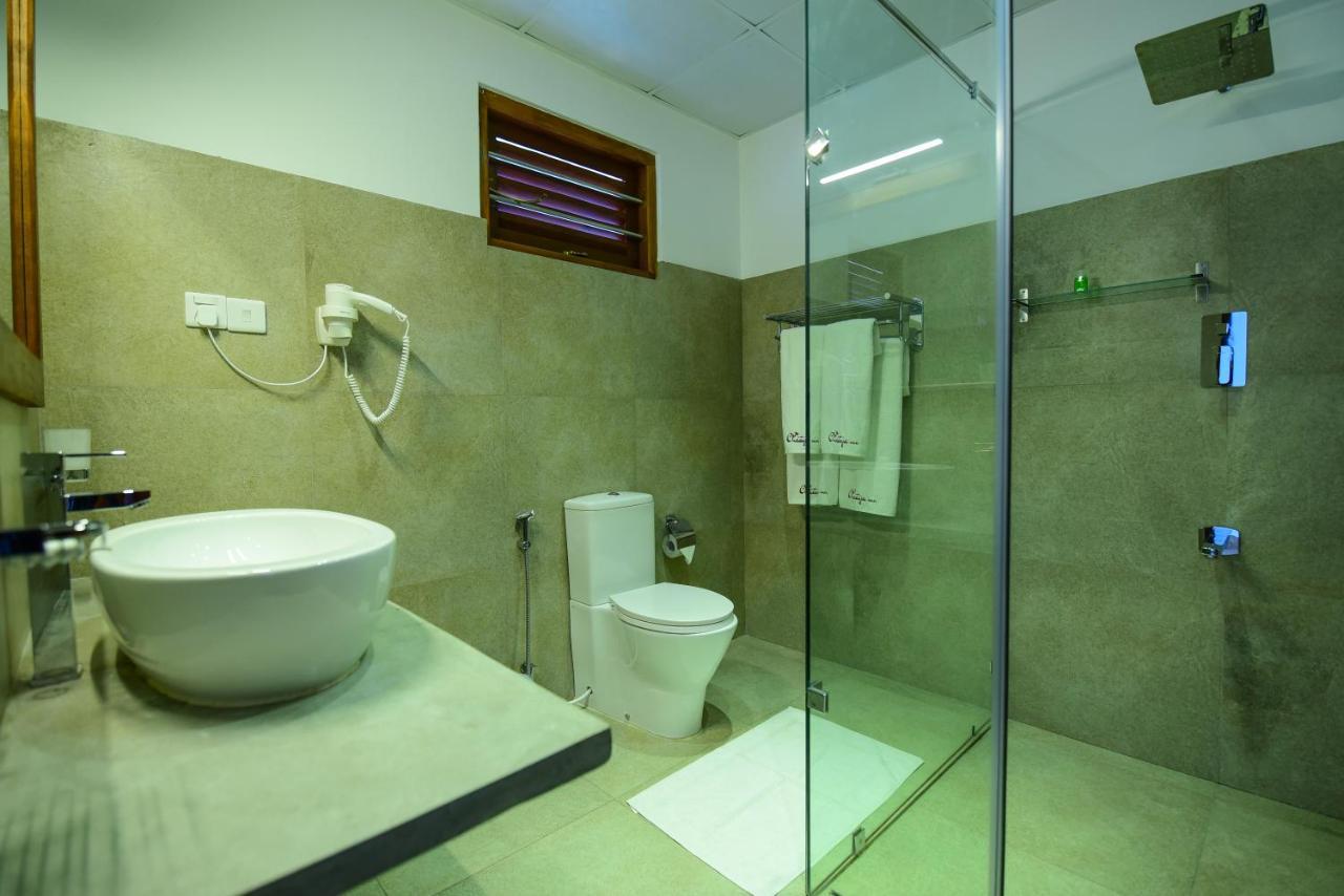 Chaaya Inn Hotel Хиккадува Экстерьер фото